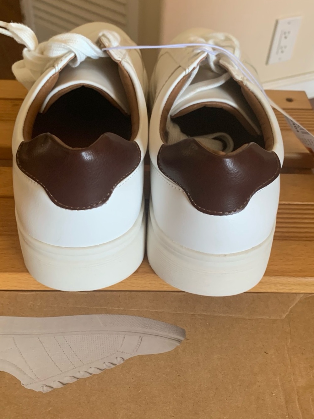 Steve Madden 10.5  White Lace-Up  court Sneakers brand new with tags - Picture 3 of 6